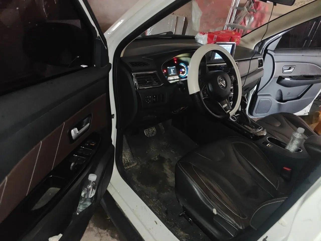 Dongfeng Fengon 370 2017 1.5L CVT Fashion Edition 7-Seater — миниатюра 17