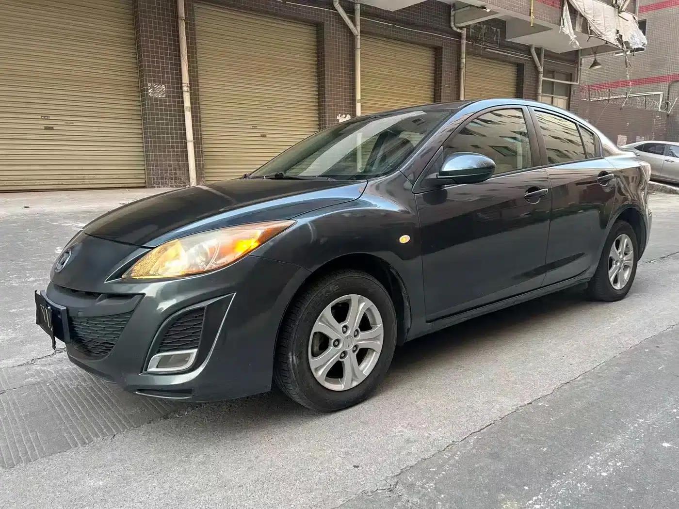 Mazda 3 Axela 2011 Sedan 1.6L Automatic Comfort — миниатюра 1