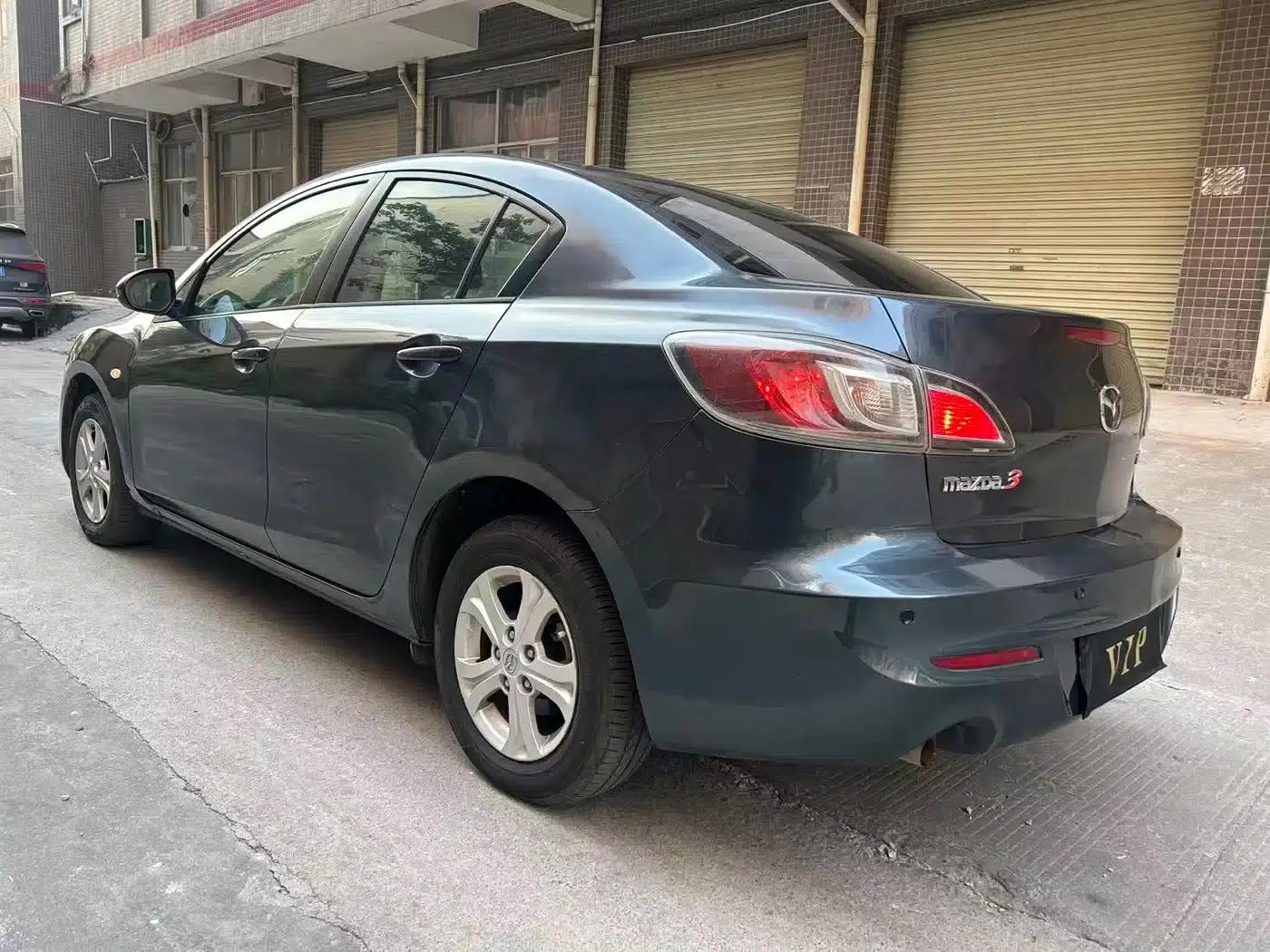 Mazda 3 Axela 2011 Sedan 1.6L Automatic Comfort — миниатюра 4