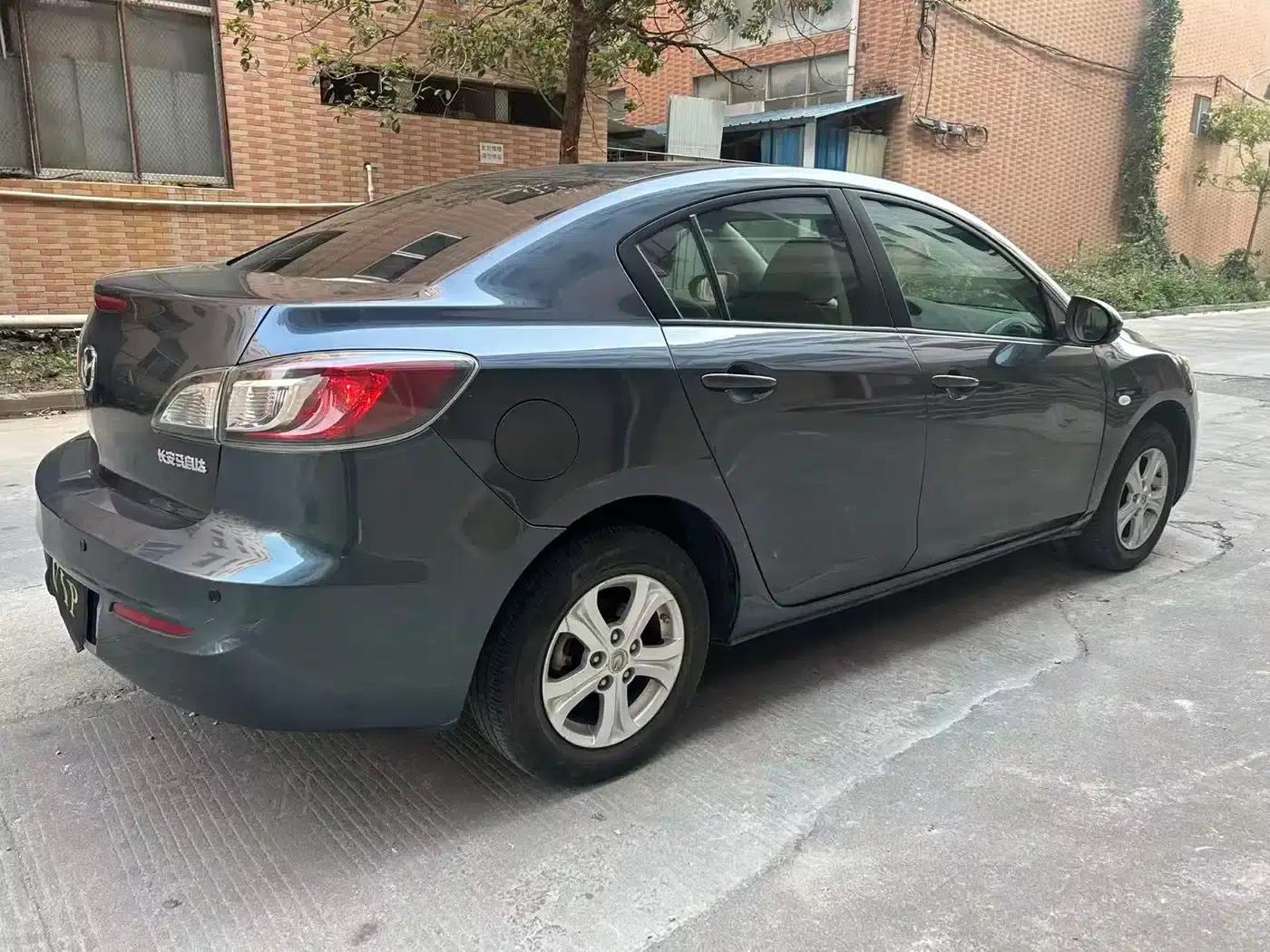 Mazda 3 Axela 2011 Sedan 1.6L Automatic Comfort — миниатюра 6