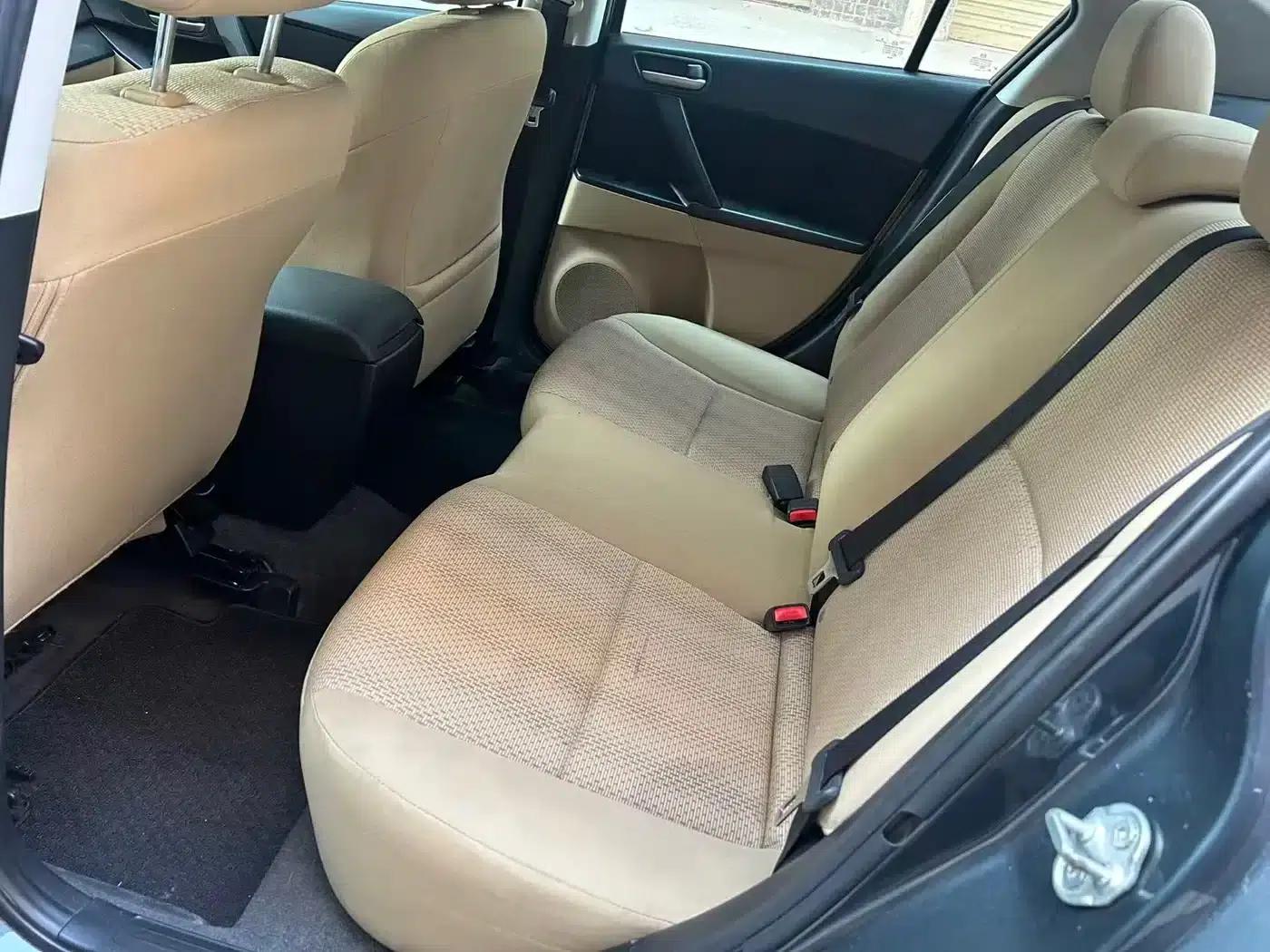 Mazda 3 Axela 2011 Sedan 1.6L Automatic Comfort — миниатюра 8