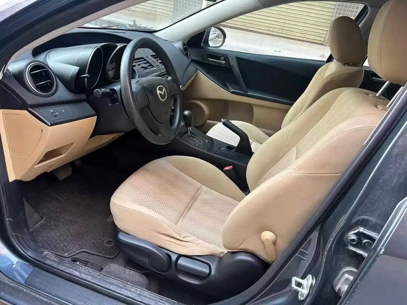 Mazda 3 Axela 2011 Sedan 1.6L Automatic Comfort — миниатюра 9