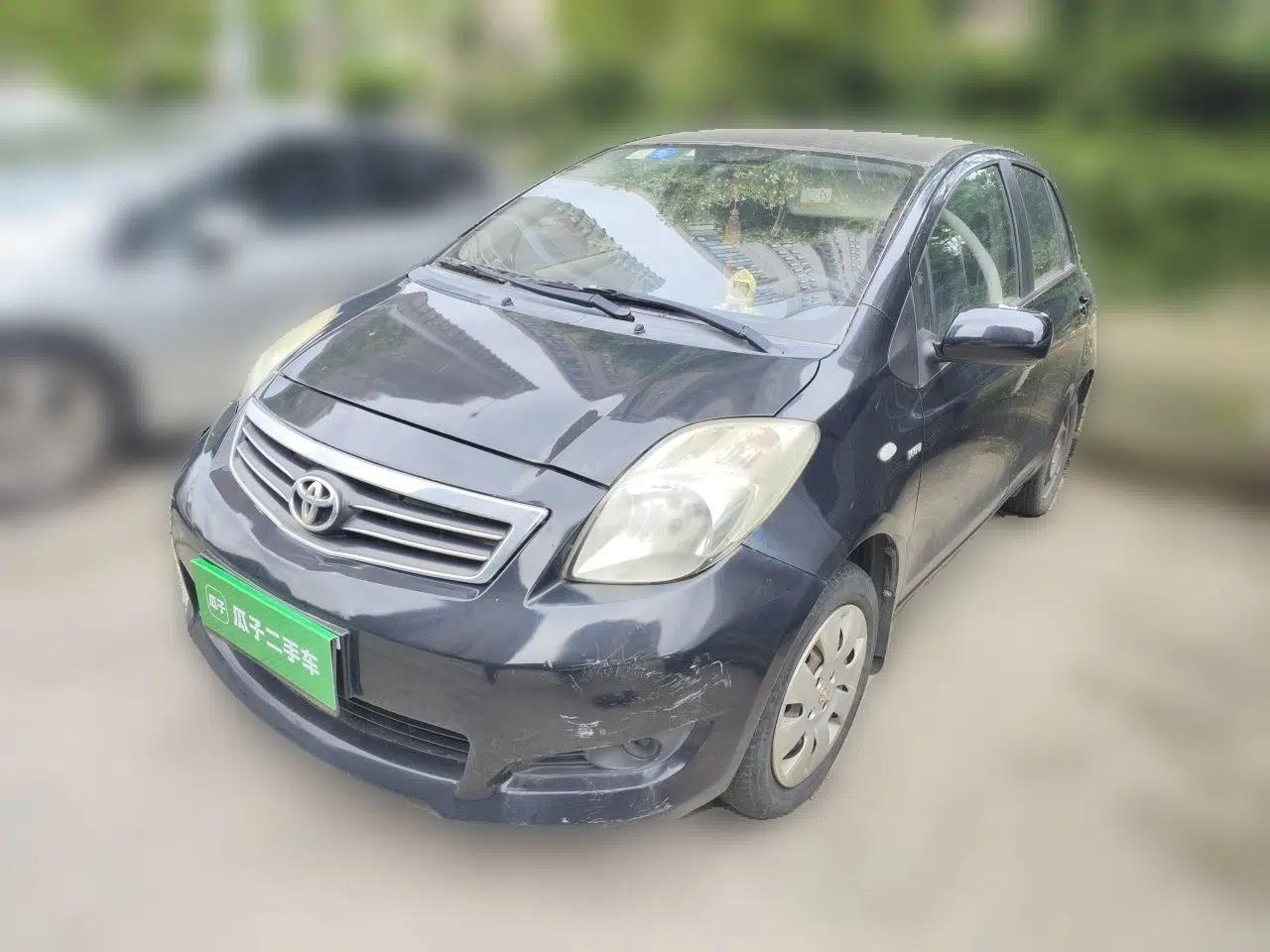 Toyota Yaris 2011 1.6E Automatic Charm Edition — миниатюра 1