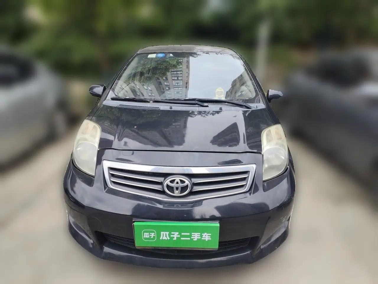 Toyota Yaris 2011 1.6E Automatic Charm Edition — миниатюра 2