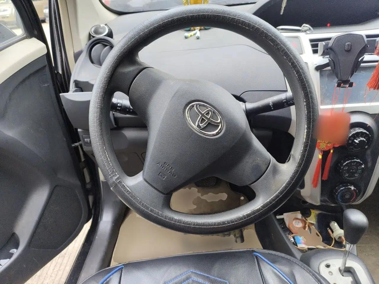 Toyota Yaris 2011 1.6E Automatic Charm Edition — миниатюра 11