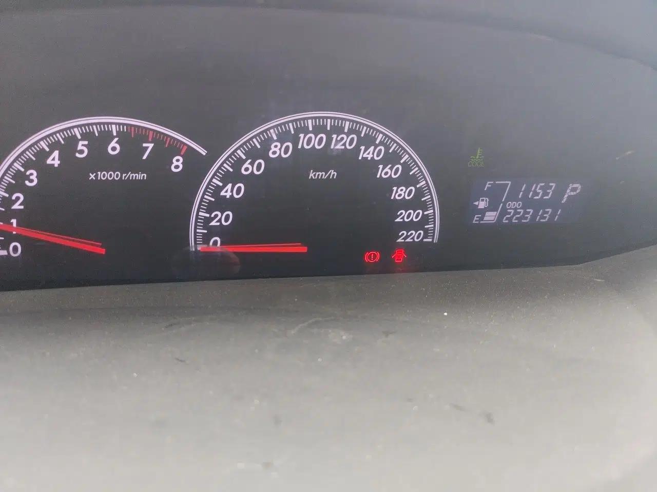 Toyota Yaris 2011 1.6E Automatic Charm Edition — миниатюра 12