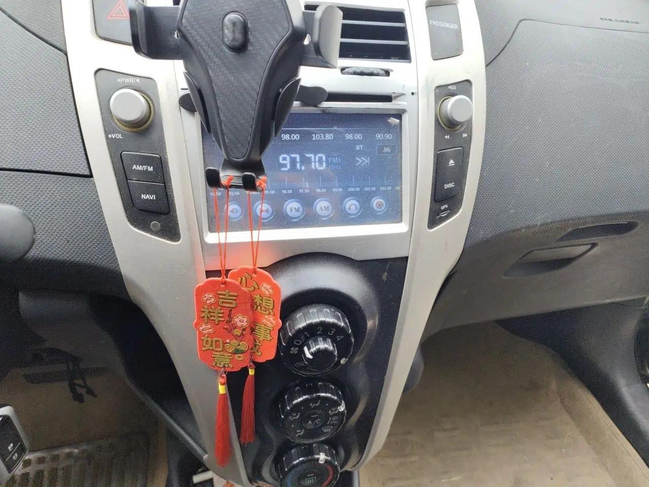 Toyota Yaris 2011 1.6E Automatic Charm Edition — миниатюра 14