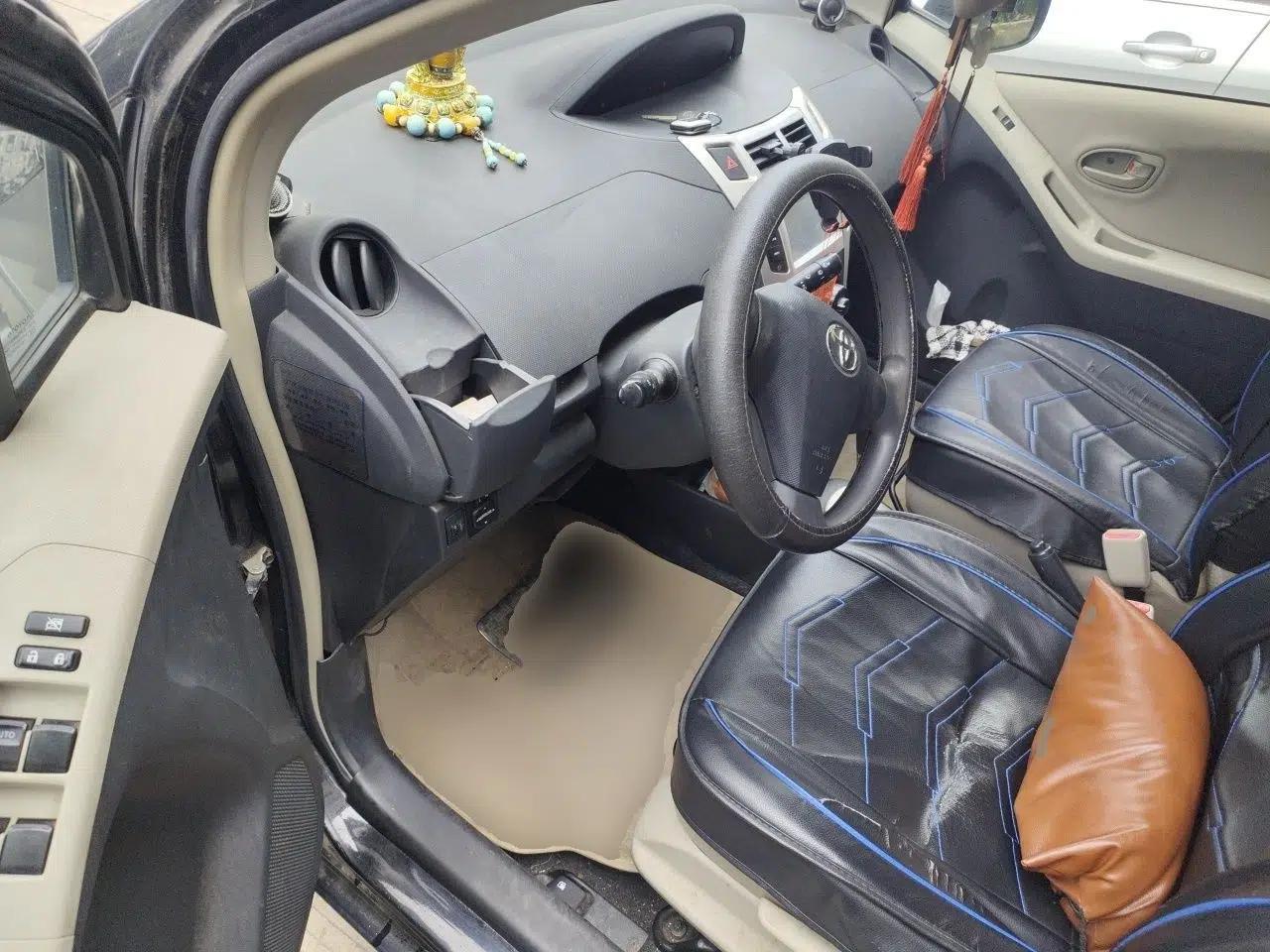Toyota Yaris 2011 1.6E Automatic Charm Edition — миниатюра 17