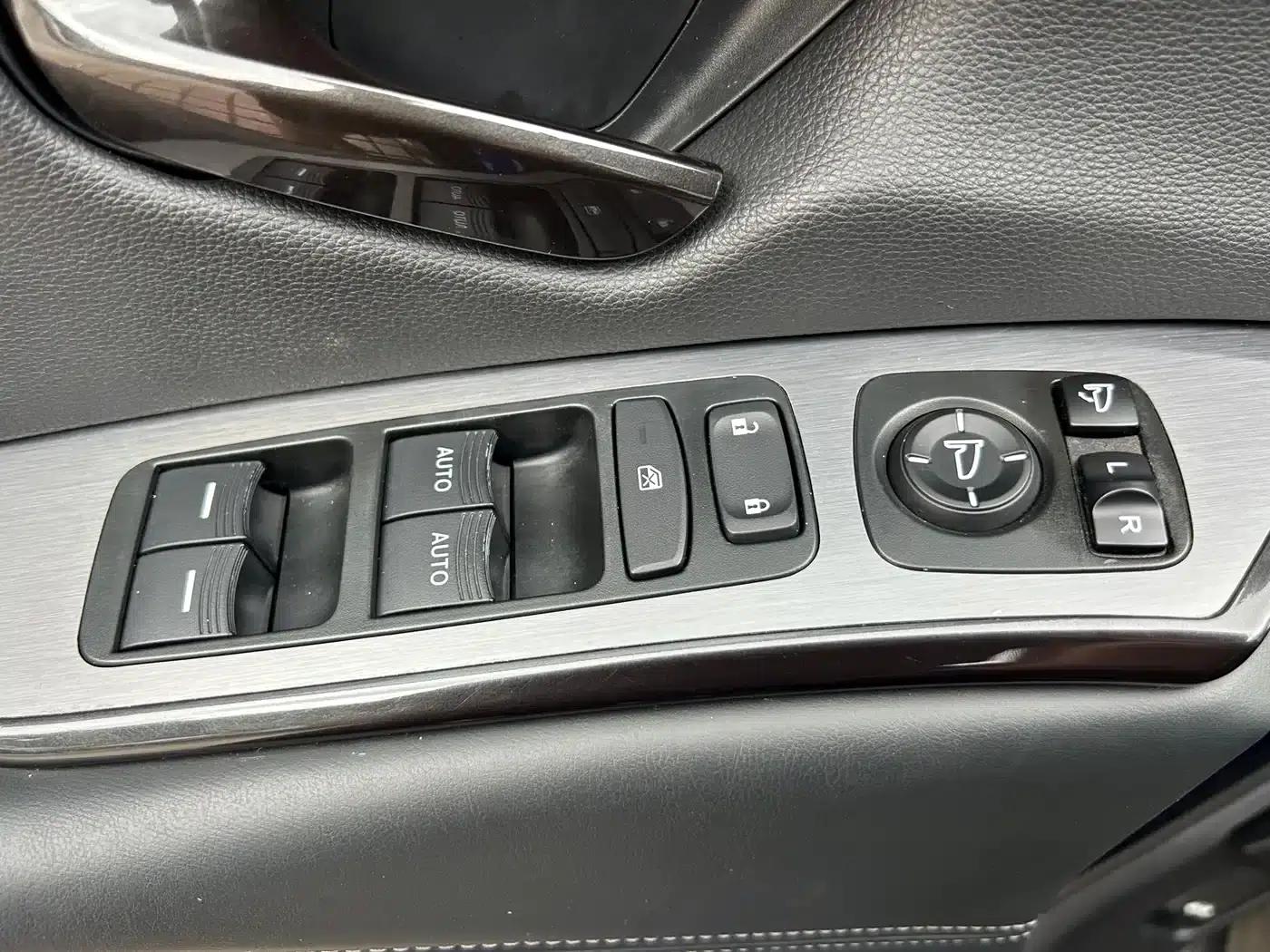 Acura CDX 2016 1.5T 2WD Premium Edition — миниатюра 32