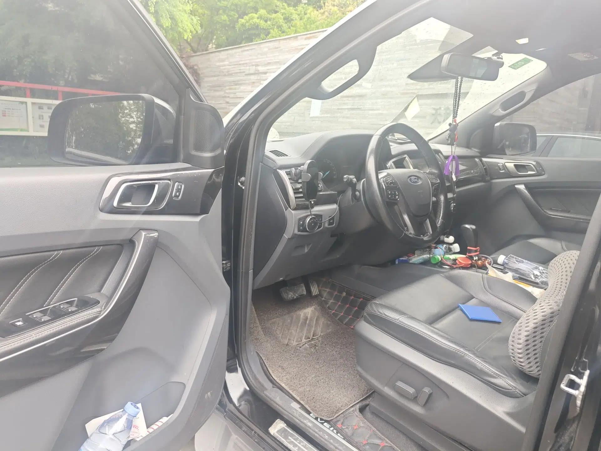 Ford Everest 2016 2.0T Gasoline Automatic 4x4 Flagship Edition — миниатюра 19