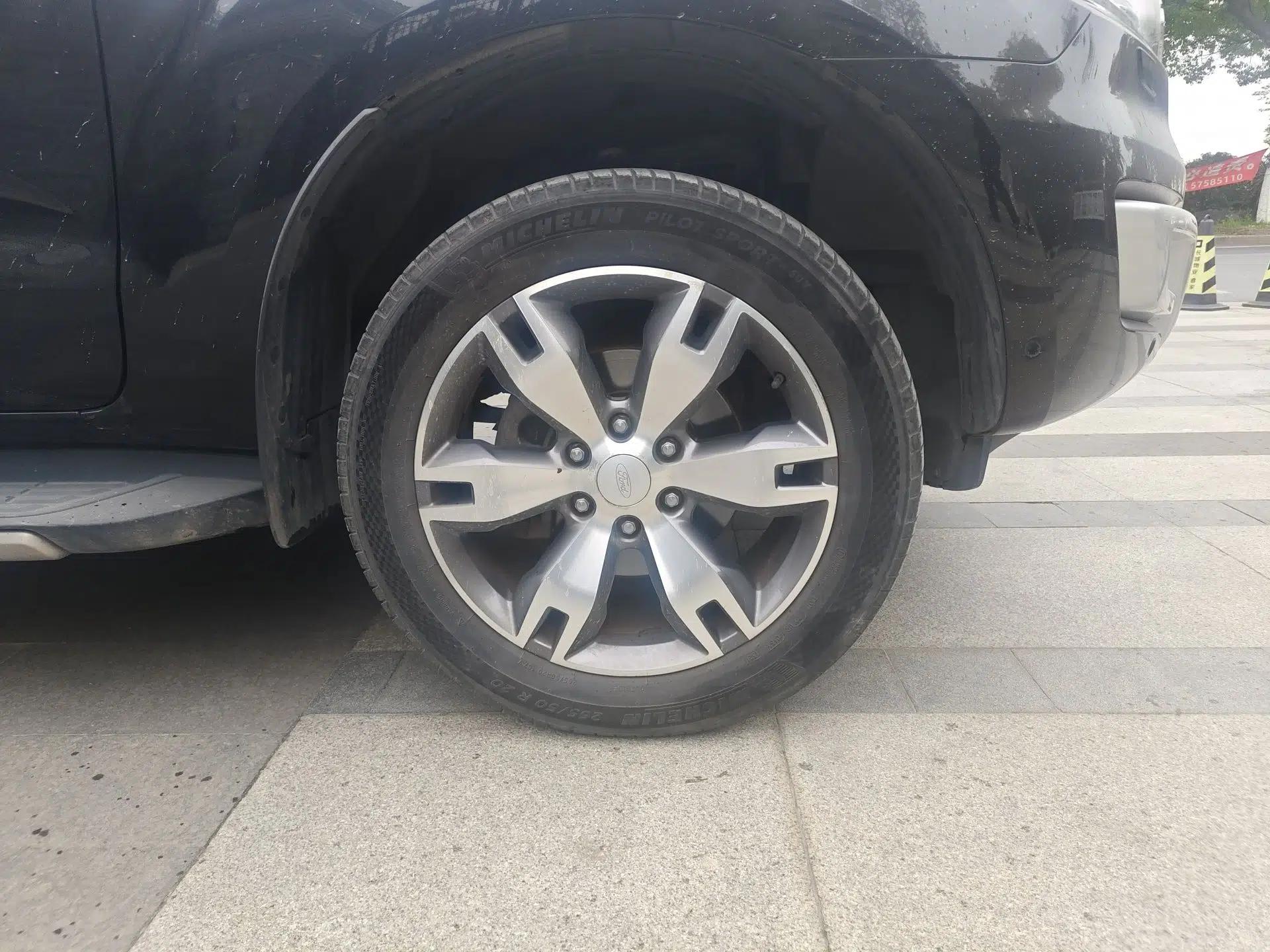 Ford Everest 2016 2.0T Gasoline Automatic 4x4 Flagship Edition — миниатюра 8