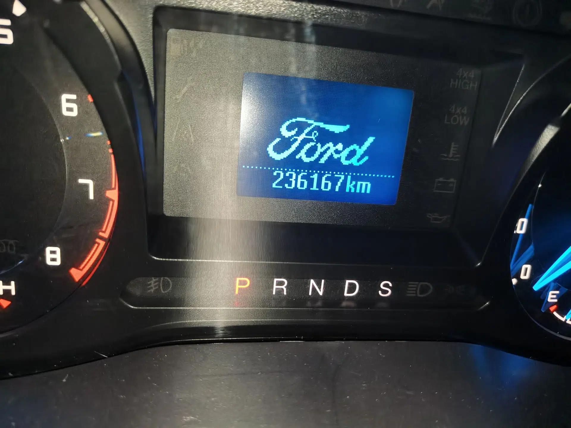 Ford Everest 2016 2.0T Gasoline Automatic 4x4 Elite Edition — миниатюра 13