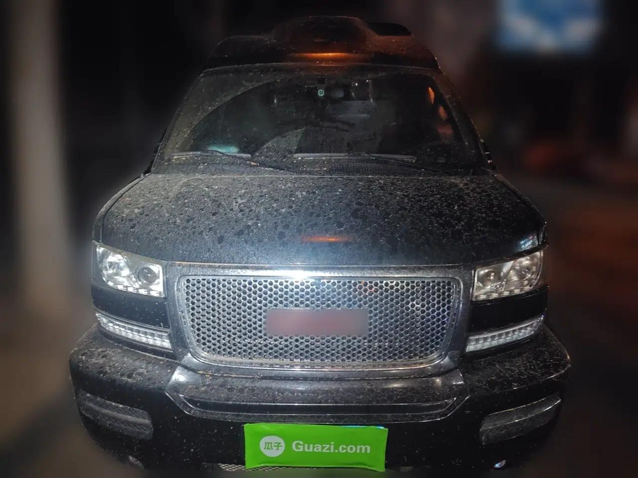 GMC SAVANA 2018 6.0L GX777 Prestige Star Edition — миниатюра 2