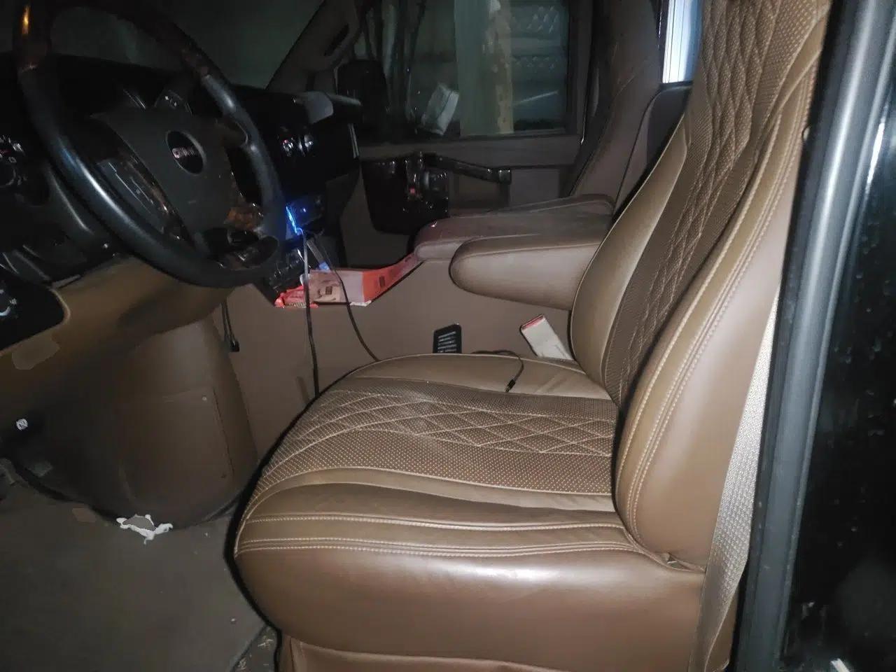 GMC SAVANA 2018 6.0L GX777 Prestige Star Edition — миниатюра 16
