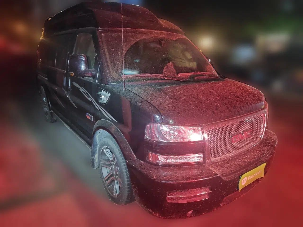 GMC SAVANA 2018 6.0L GX777 Prestige Star Edition — миниатюра 3