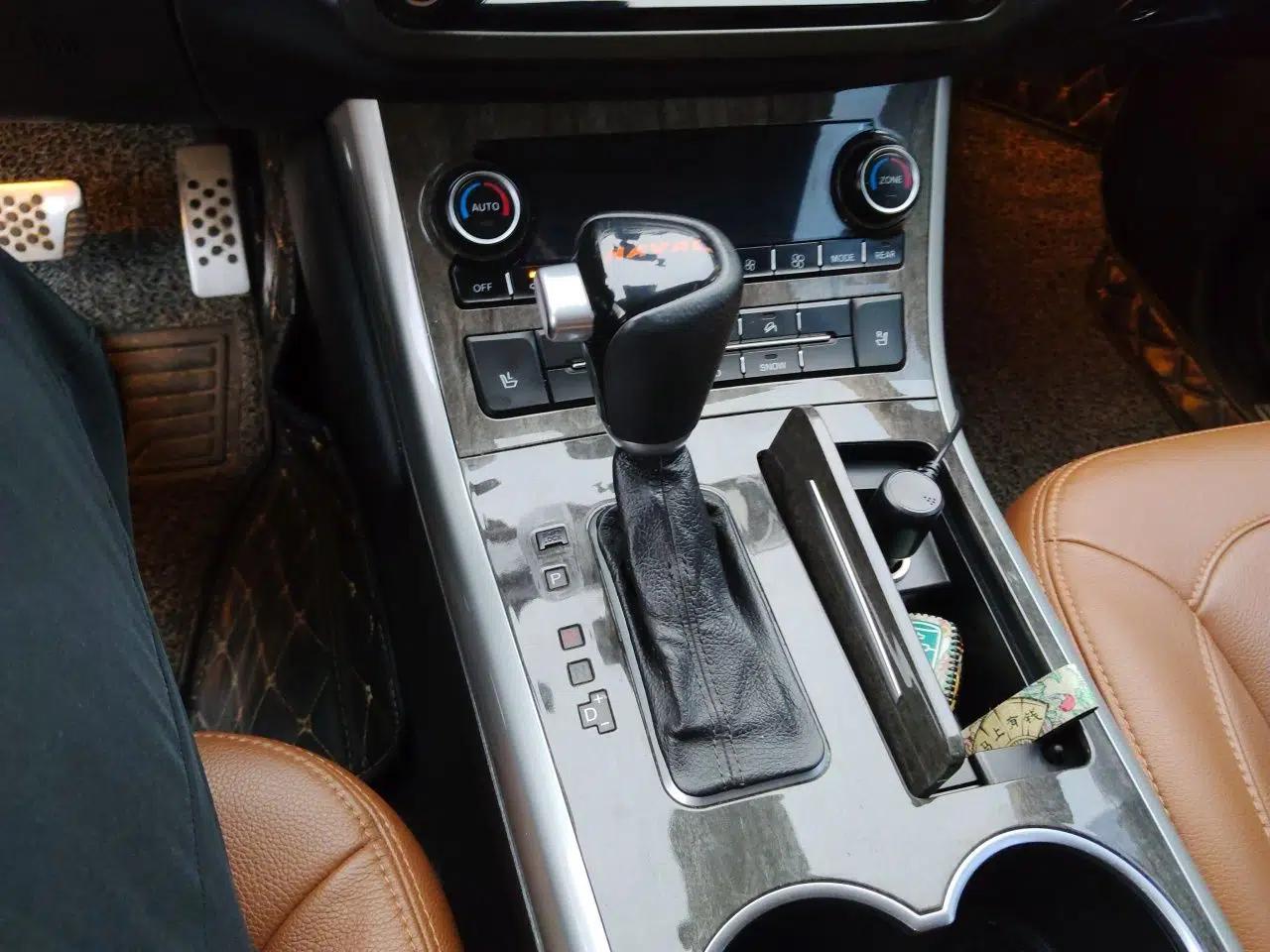 Haval H8 2015 2.0T Two-Wheel-Drive Luxury Version — миниатюра 15
