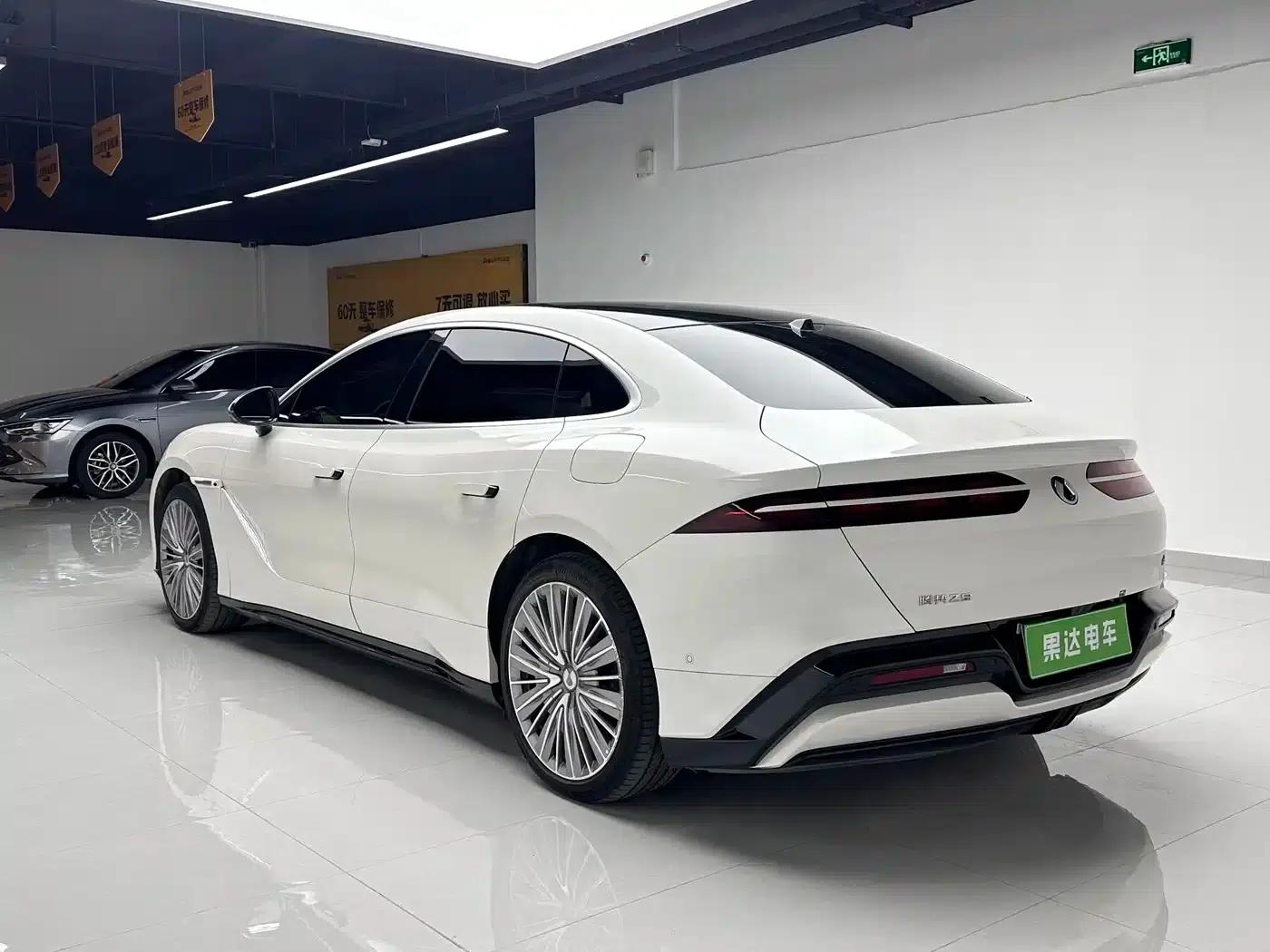 Denza Z9 2024 Model, 1100km Range, 4WD Ultra Edition — миниатюра 3