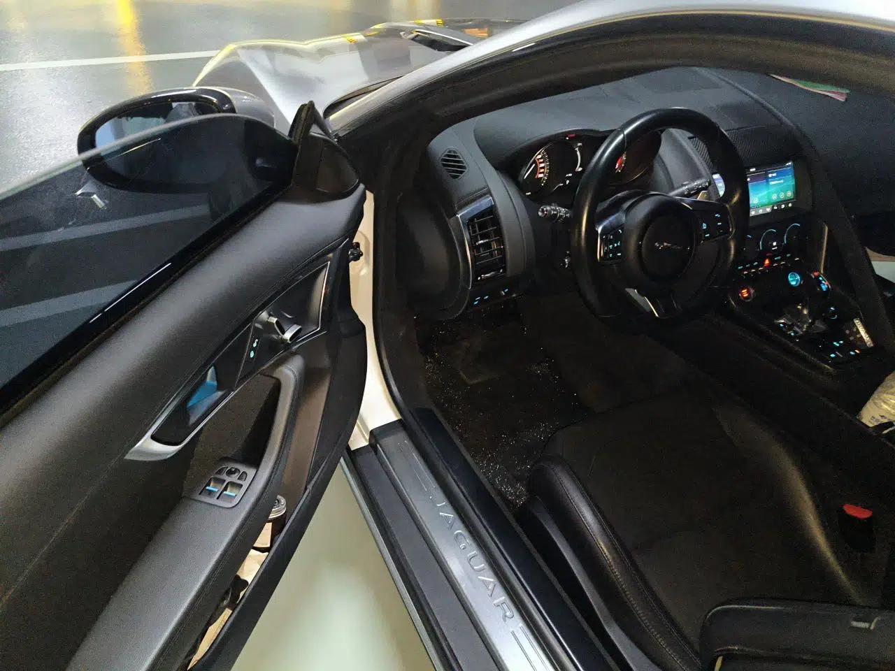 Jaguar F-TYPE 2019 2.0T Hardtop Version — миниатюра 17