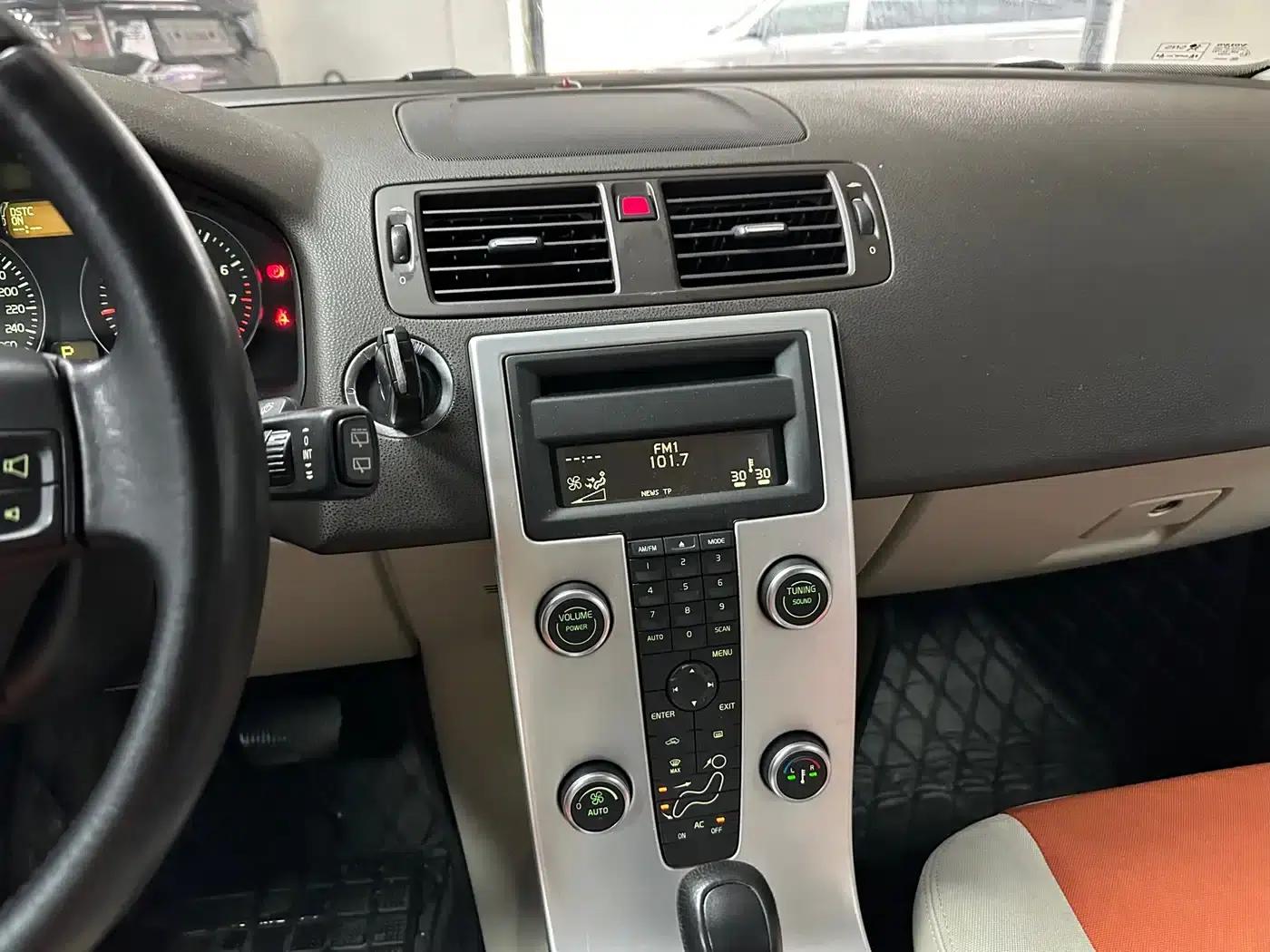 Volvo C30 2012 2.0L Aktiv Dynamic Package — миниатюра 8