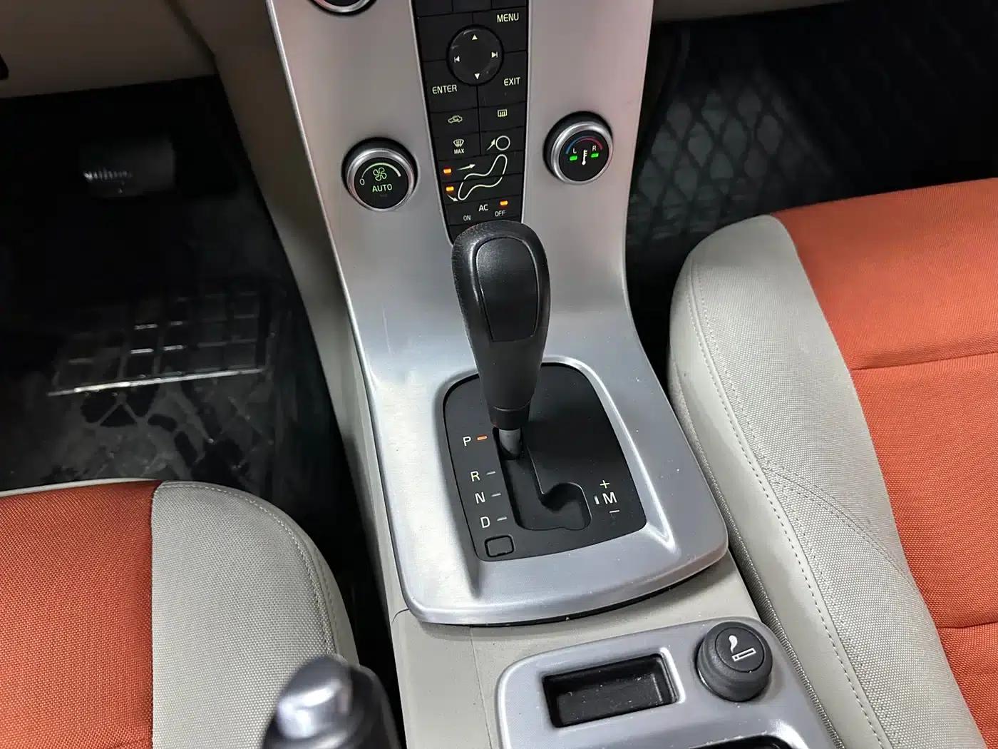 Volvo C30 2012 2.0L Aktiv Dynamic Package — миниатюра 9
