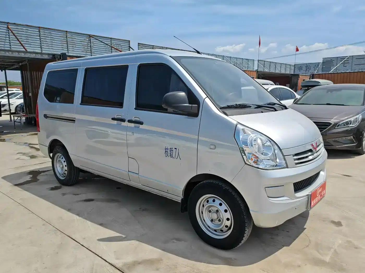 Wuling Rongguang S 2023 1.5L Basic Model 5/7 Seats — миниатюра 1