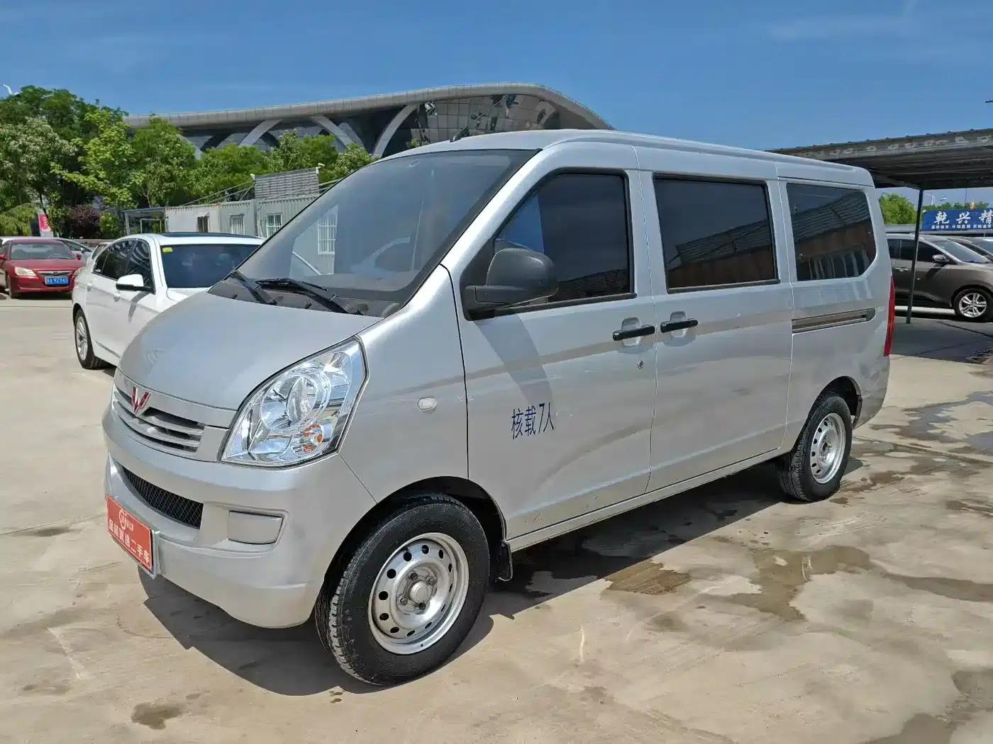 Wuling Rongguang S 2023 1.5L Basic Model 5/7 Seats — миниатюра 3