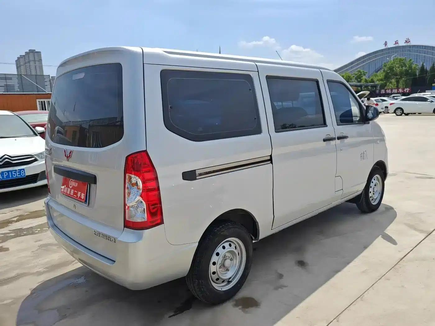 Wuling Rongguang S 2023 1.5L Basic Model 5/7 Seats — миниатюра 4