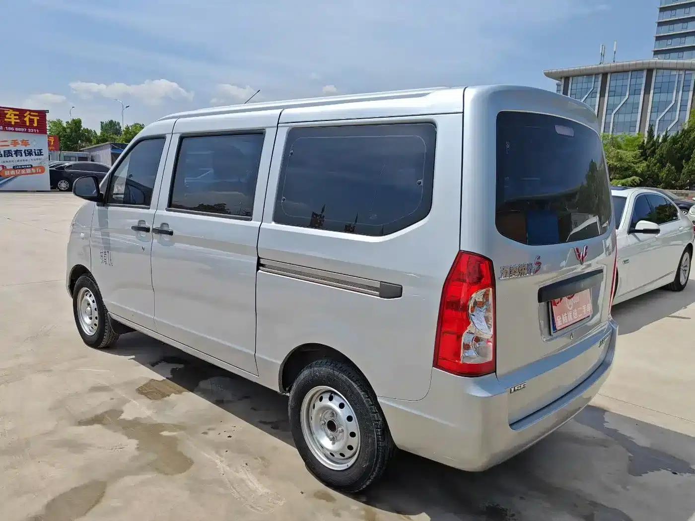 Wuling Rongguang S 2023 1.5L Basic Model 5/7 Seats — миниатюра 6