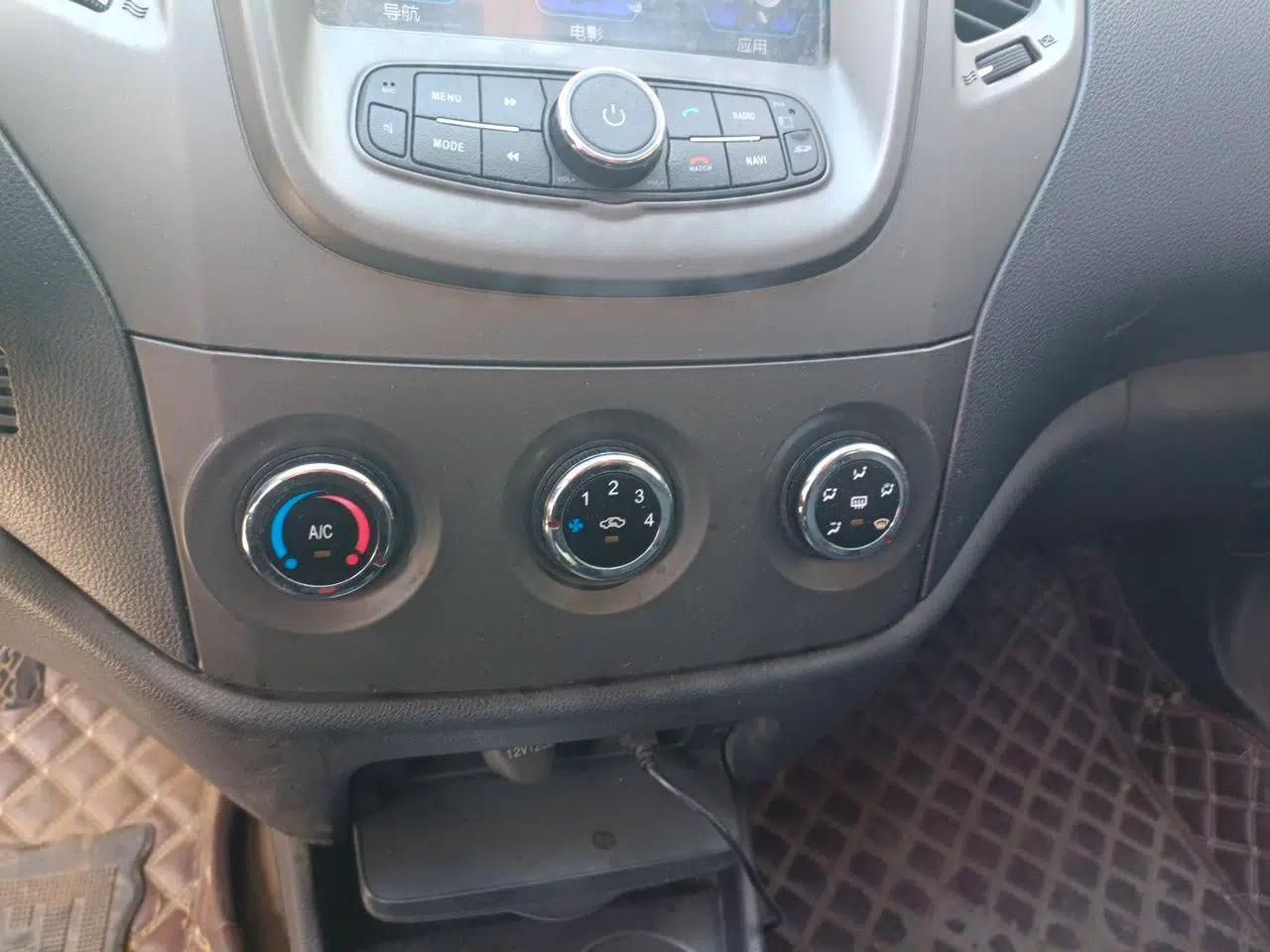 Geely Auto Diamond 2015 Sedan 1.5L Manual SuperDeluxe Model — миниатюра 14
