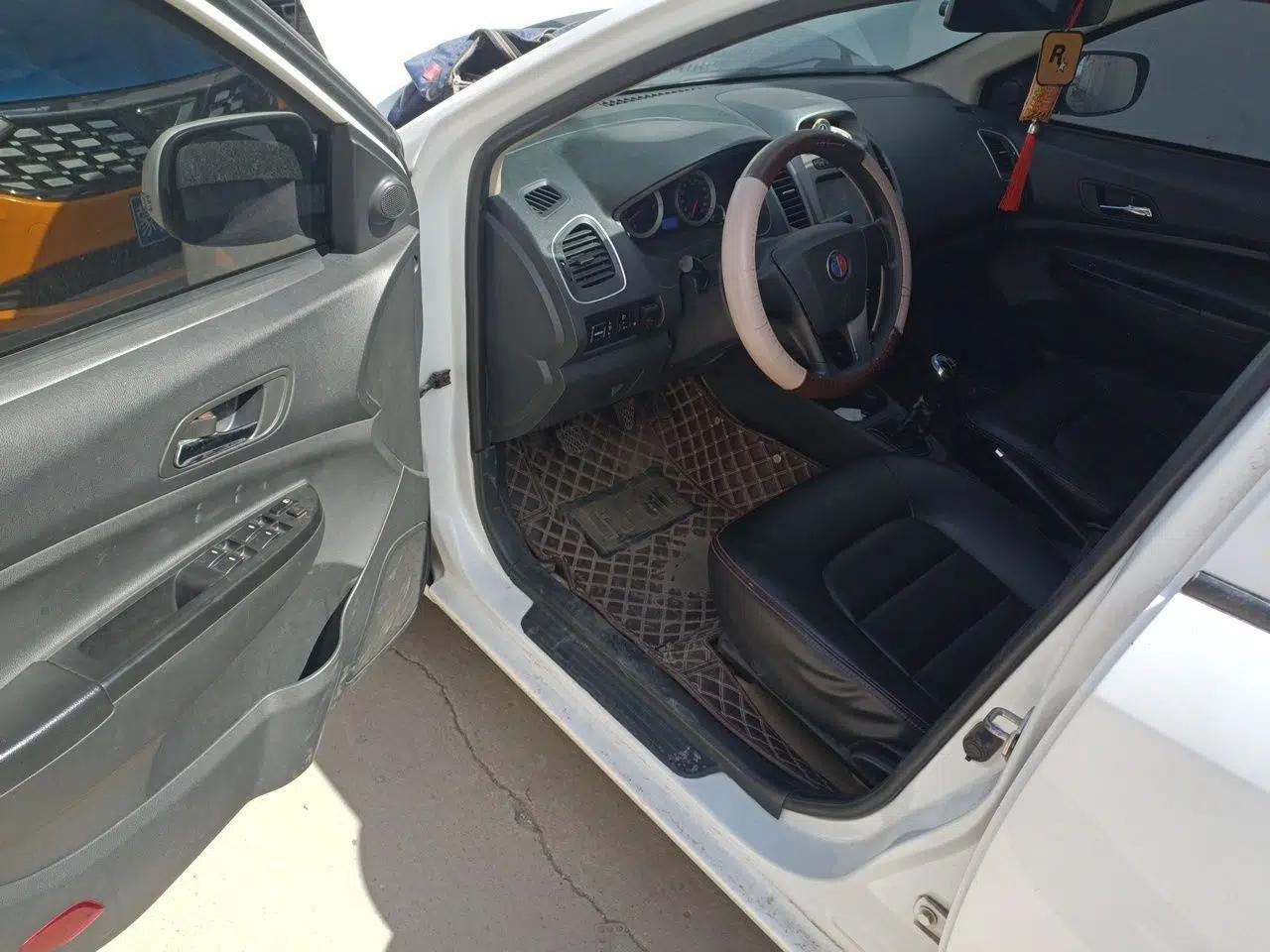 Geely Auto Diamond 2015 Sedan 1.5L Manual SuperDeluxe Model — миниатюра 17