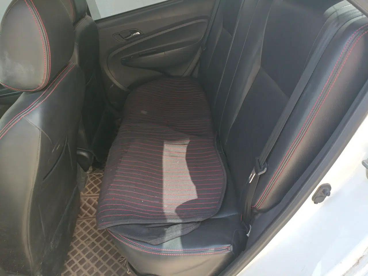 Geely Auto Diamond 2015 Sedan 1.5L Manual SuperDeluxe Model — миниатюра 18