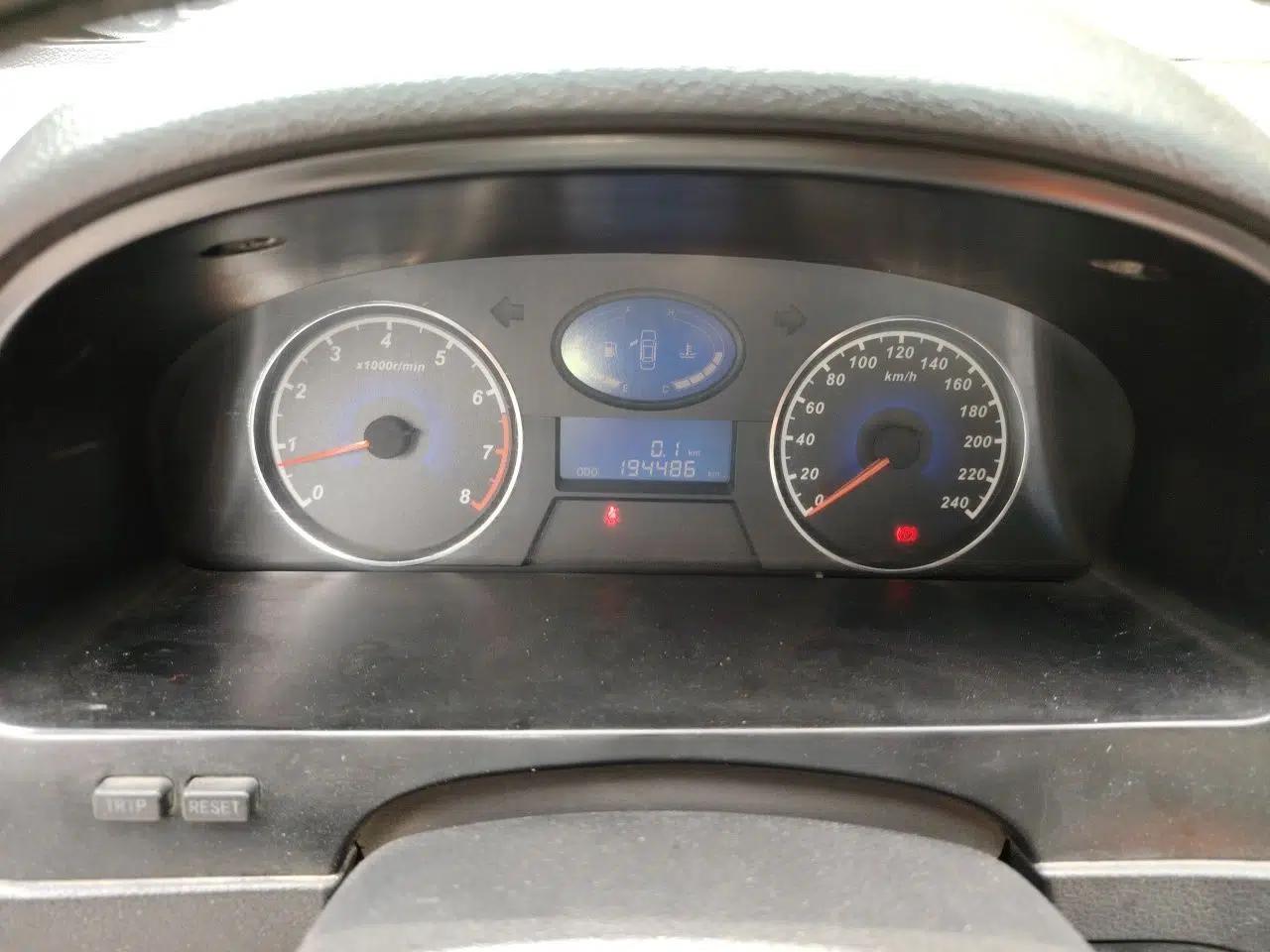 Geely Auto Classic Emgrand 2013 Sedan 1.5L Manual Entry-Level Model — миниатюра 12