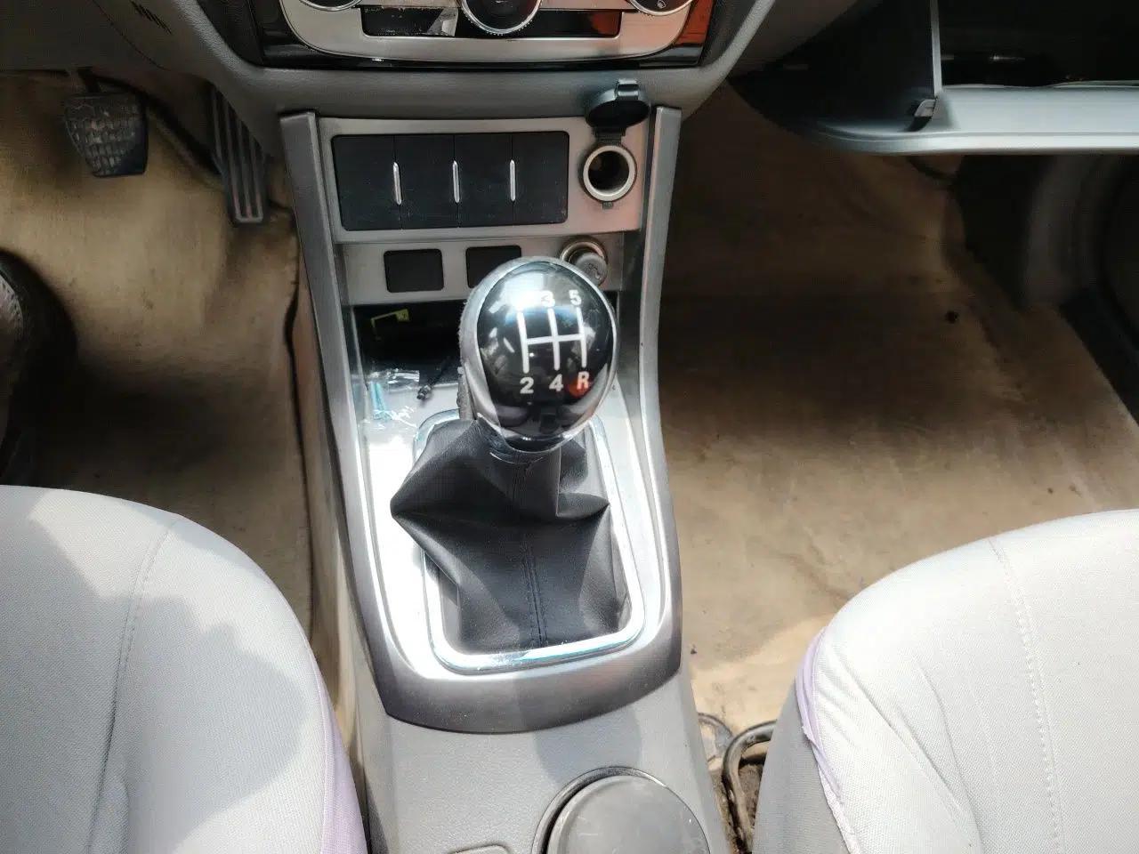 Geely Auto Classic Emgrand 2013 Sedan 1.5L Manual Entry-Level Model — миниатюра 15