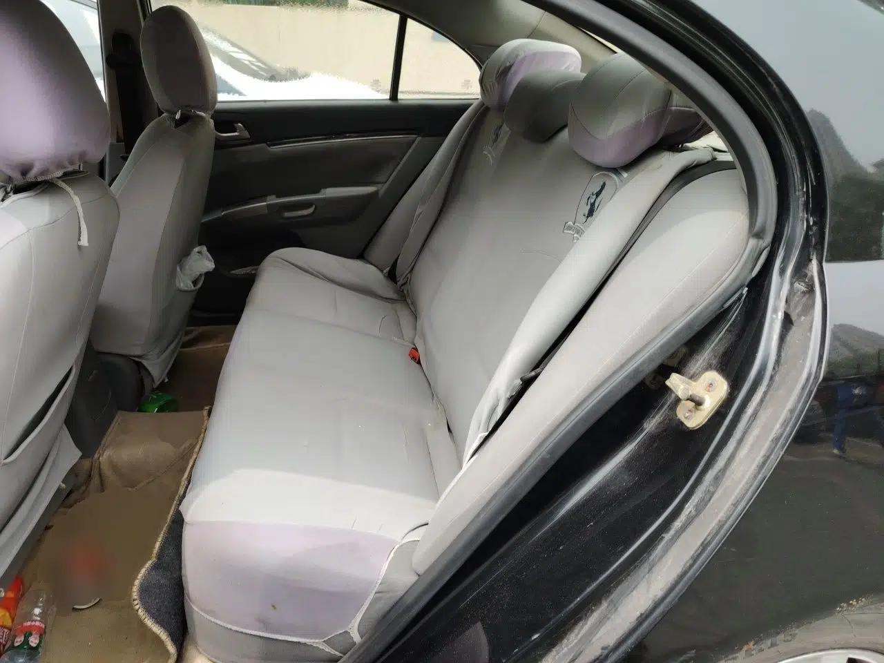 Geely Auto Classic Emgrand 2013 Sedan 1.5L Manual Entry-Level Model — миниатюра 18