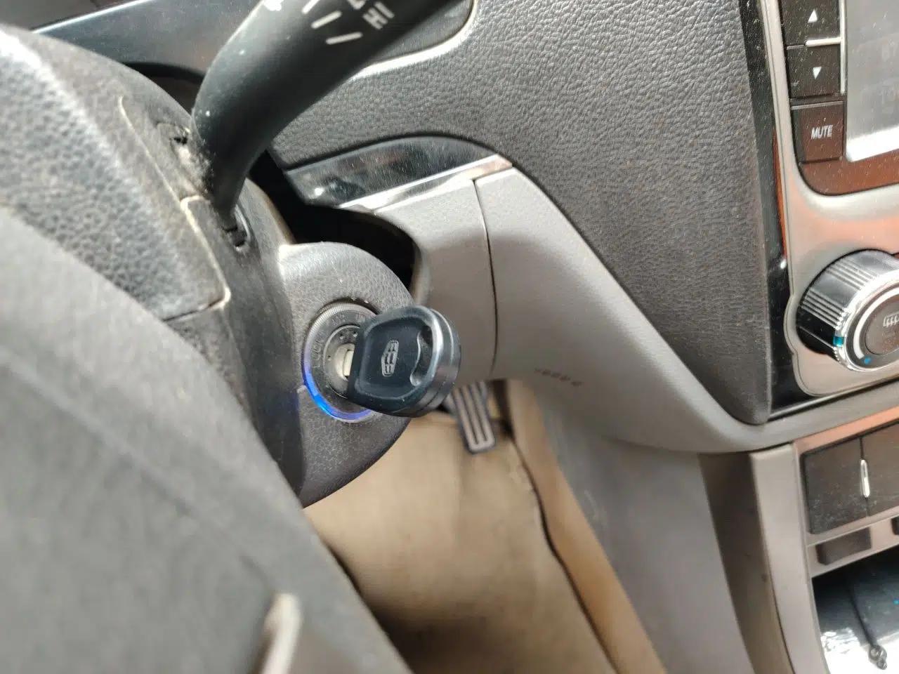 Geely Auto Classic Emgrand 2013 Sedan 1.5L Manual Entry-Level Model — миниатюра 9