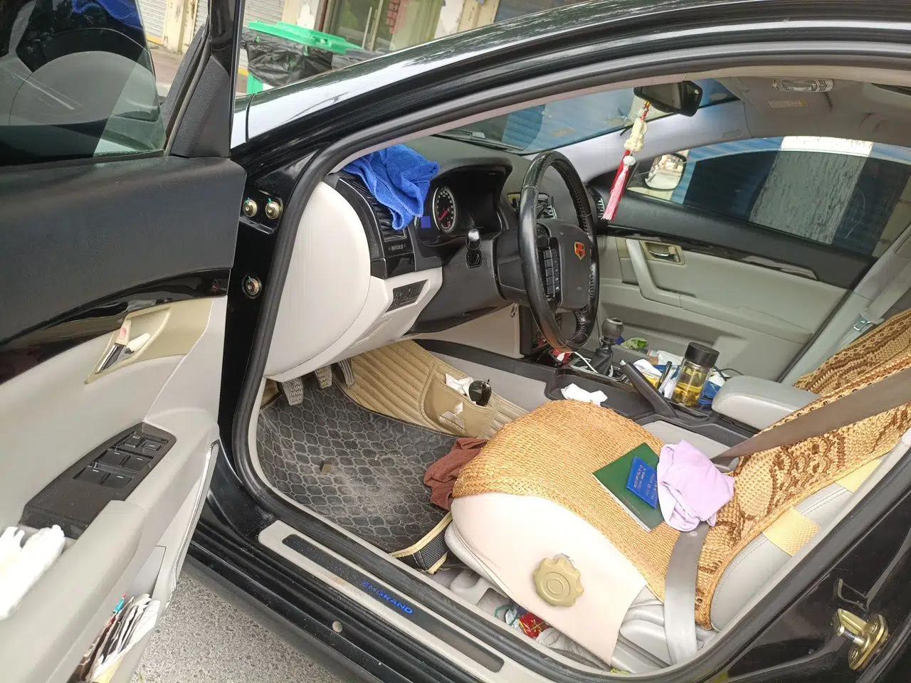 Geely Auto EC8 2013 2.0L Manual Elite Edition — миниатюра 17