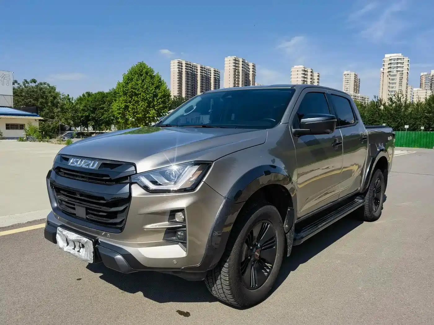 D-MAX 2023 1.9T Automatic 4WD V-CROSS Leading Edition — миниатюра 1
