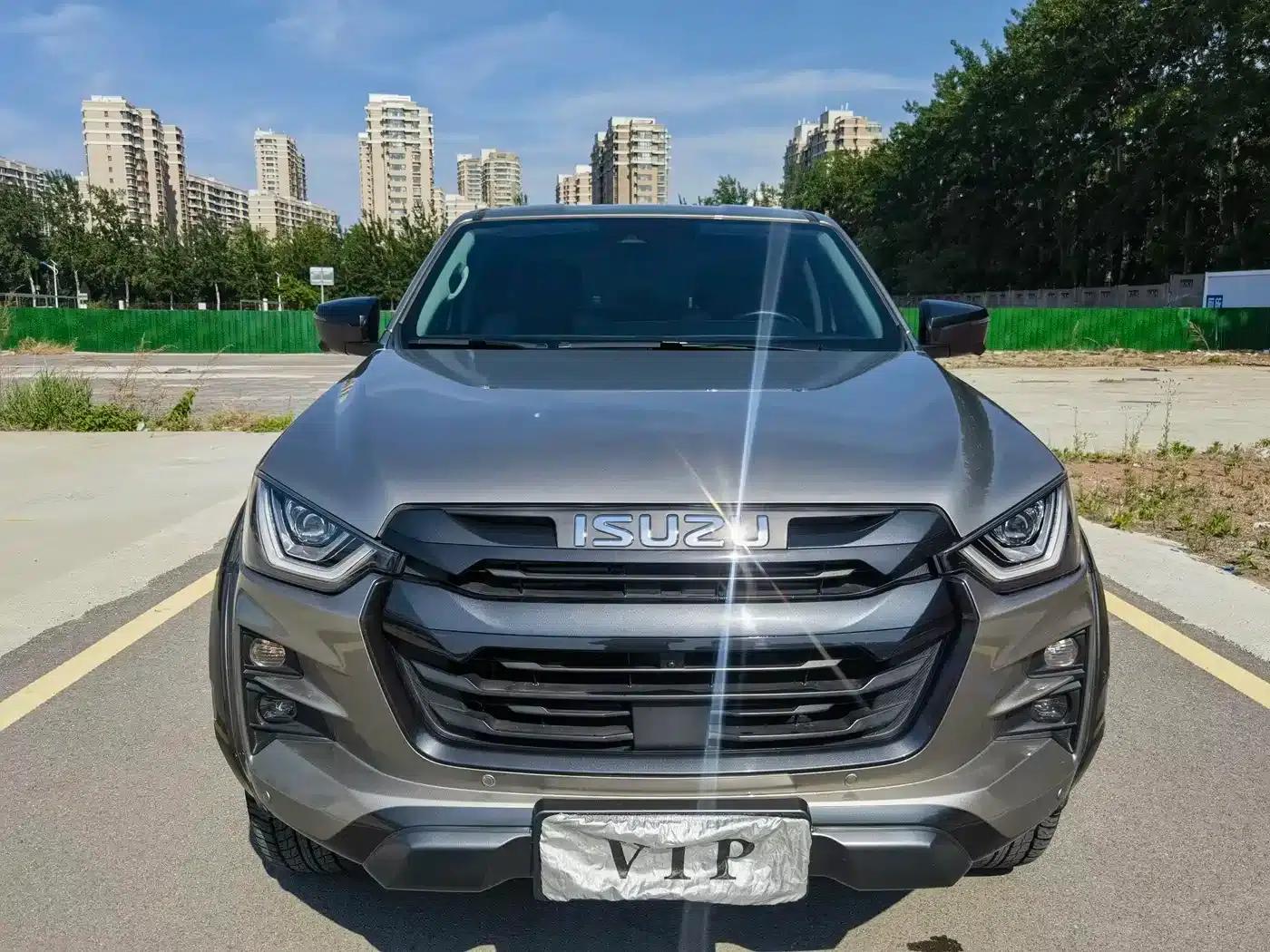 D-MAX 2023 1.9T Automatic 4WD V-CROSS Leading Edition — миниатюра 2