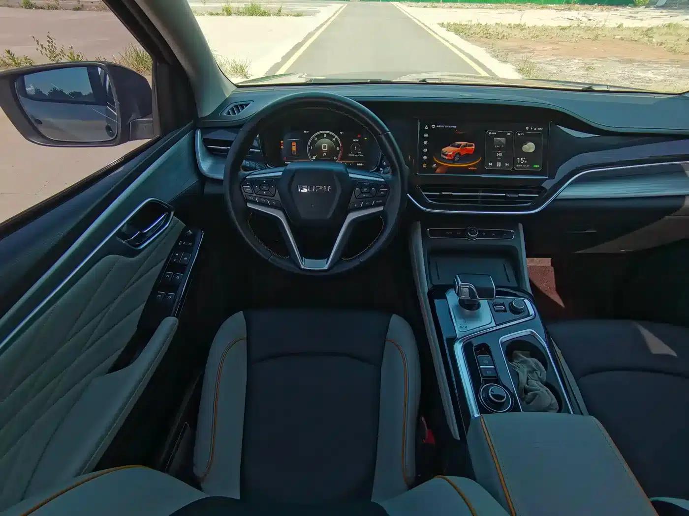 D-MAX 2023 1.9T Automatic 4WD V-CROSS Leading Edition — миниатюра 12