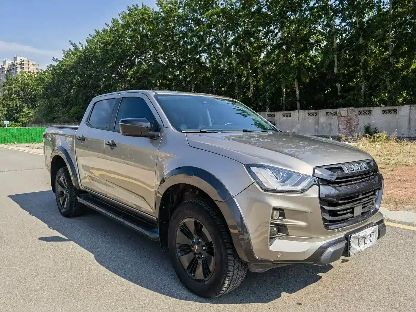 D-MAX 2023 1.9T Automatic 4WD V-CROSS Leading Edition — миниатюра 3