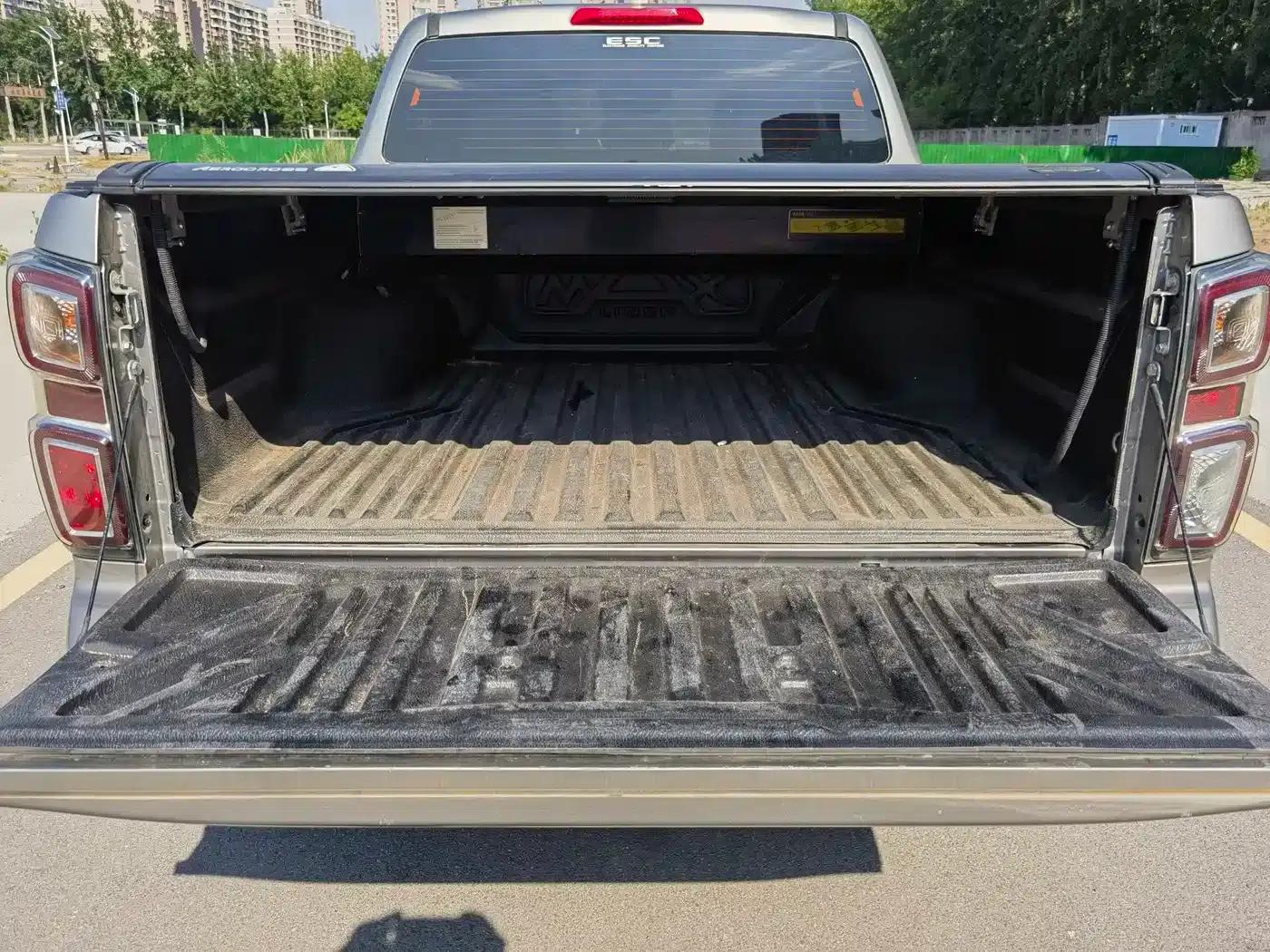 D-MAX 2023 1.9T Automatic 4WD V-CROSS Leading Edition — миниатюра 22