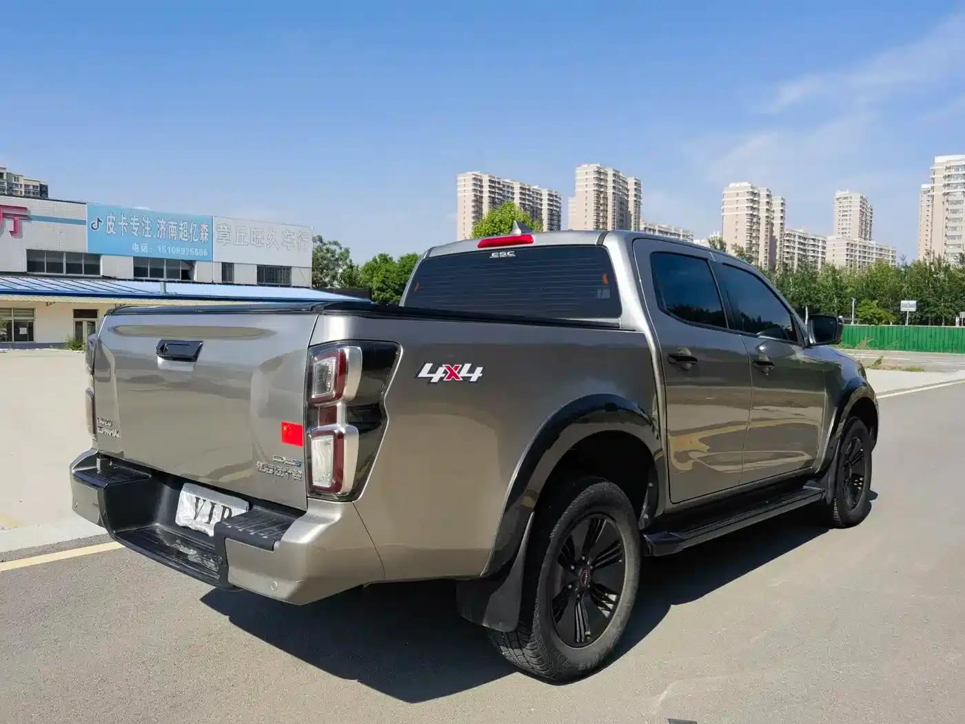 D-MAX 2023 1.9T Automatic 4WD V-CROSS Leading Edition — миниатюра 5
