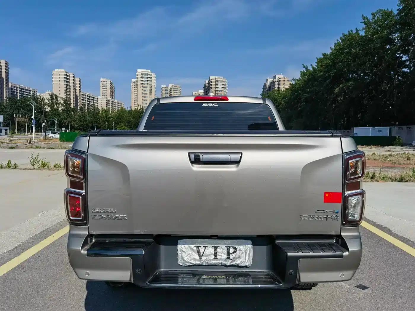D-MAX 2023 1.9T Automatic 4WD V-CROSS Leading Edition — миниатюра 6