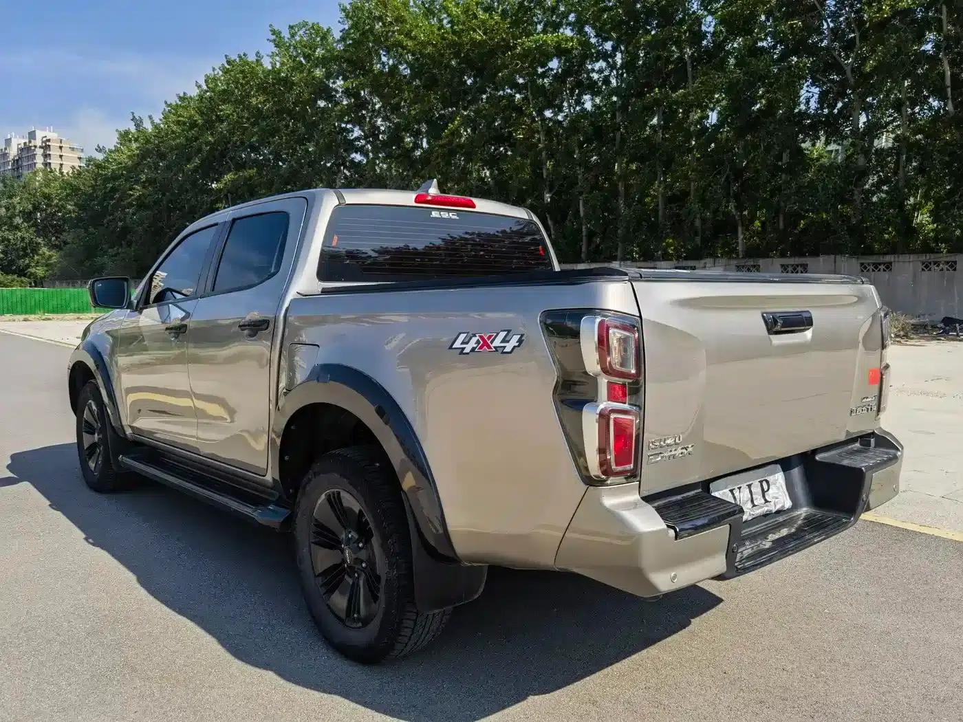 D-MAX 2023 1.9T Automatic 4WD V-CROSS Leading Edition — миниатюра 7