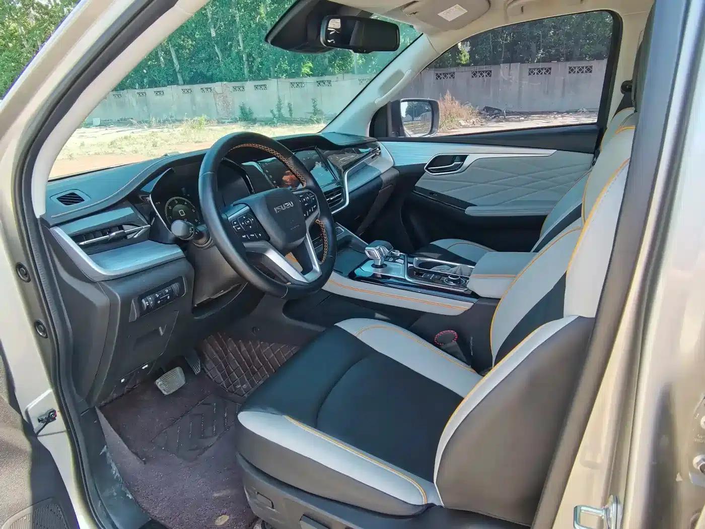 D-MAX 2023 1.9T Automatic 4WD V-CROSS Leading Edition — миниатюра 8