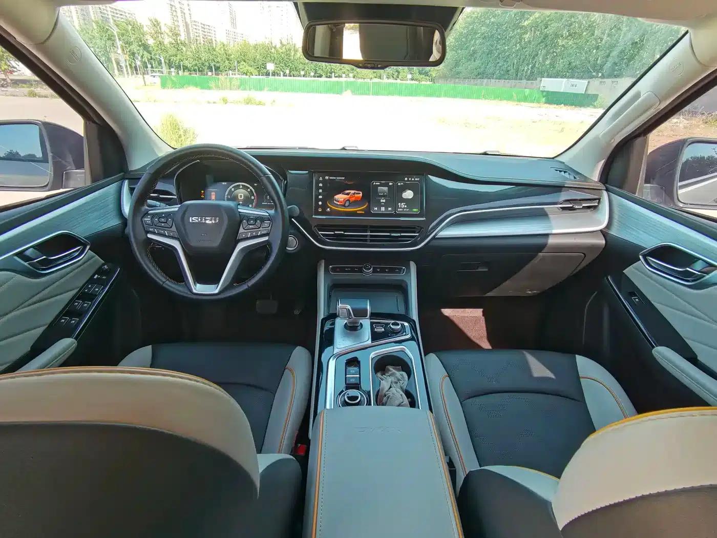 D-MAX 2023 1.9T Automatic 4WD V-CROSS Leading Edition — миниатюра 9