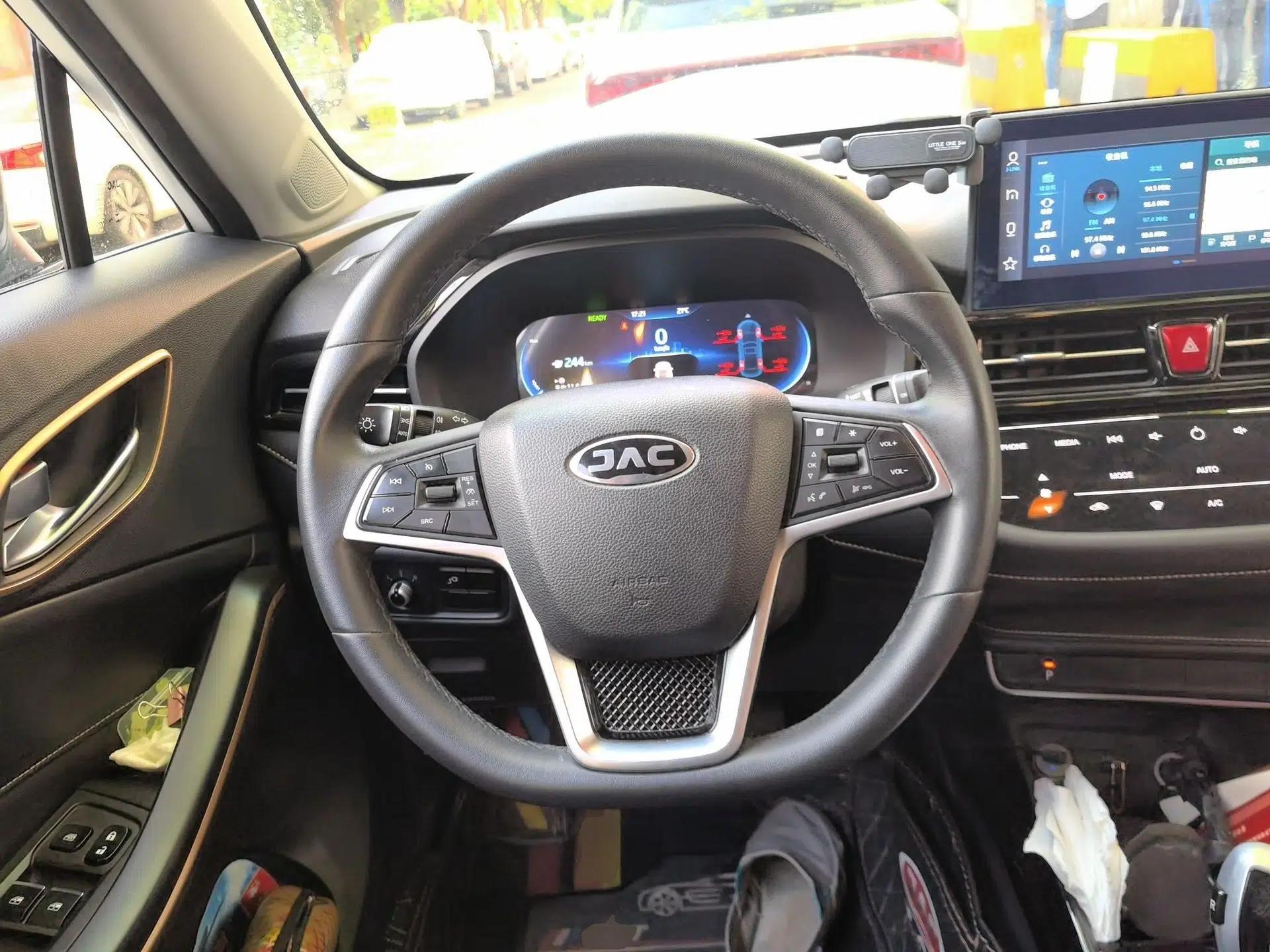 JAC Group iEVS4 2019 Luxury Smart Enjoyment Model — миниатюра 11