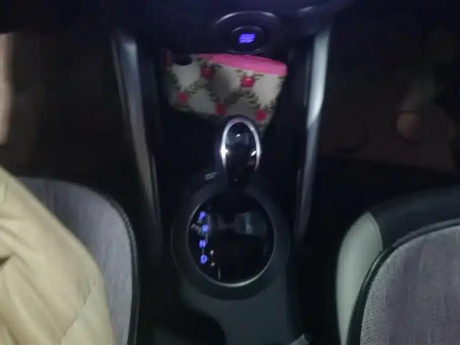 Veloster 2012 1.6T Automatic Luxury Edition — миниатюра 16