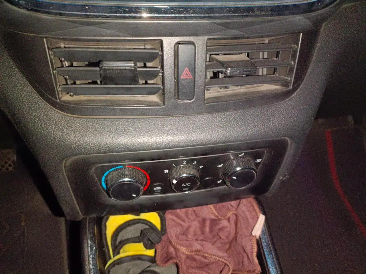 Jinbei Gold Hiace 2023 1.5L Passenger Van Travel Lion 5/6/7-Seater with Central Air Conditioning — миниатюра 14