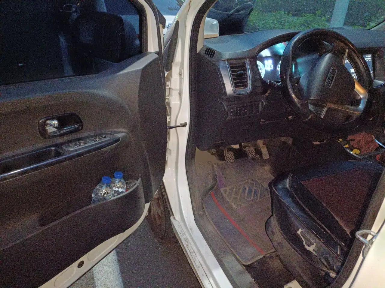 Jinbei Gold Hiace 2023 1.5L Passenger Van Travel Lion 5/6/7-Seater with Central Air Conditioning — миниатюра 17